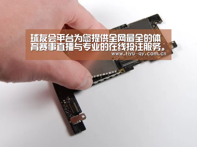 球友会平台为您提供全网最全的体育赛事直播与专业的在线投注服务。高赔率、安全快捷,立即注册体验!:窦骁激吻美女恋情曝光 女方疑似赌王千金何超莲(图1) 球友会平台为您提供全网最全的体育赛事直播与专业的在线投注服务。高赔率、安全快捷,立即注册体验!